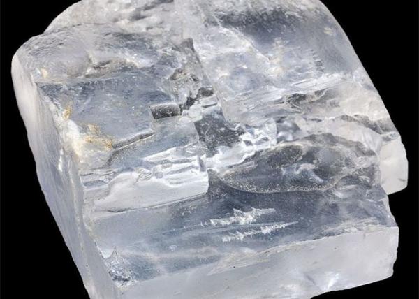 سیلیس در شیشه سازی کاربردهای مختلفی دارد