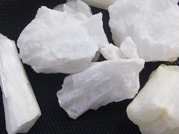 سنگ سیلیس خواص درمانی زیادی دارد